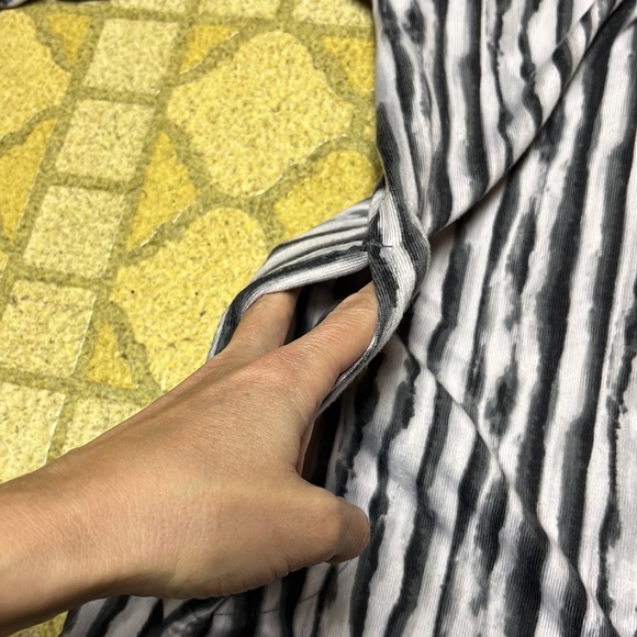 EUC Vera Wang long top - Picture 6 of 15